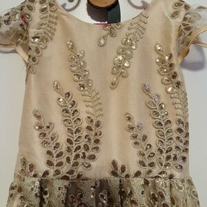 Size 10 girls beautidul dress .